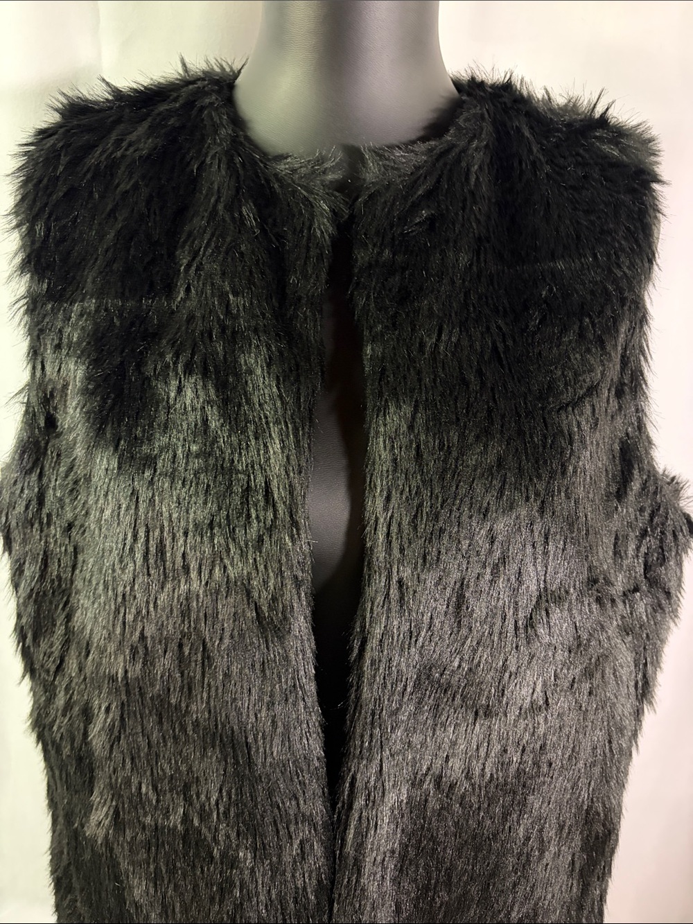 Gap True Black Faux Fur Open Front Vest - Picture 4 of 16